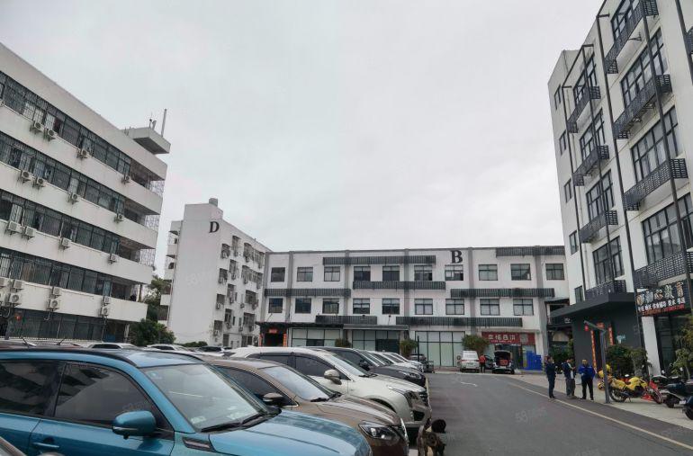 横岗地铁口附近新出楼上98平带精装修2加1格局现成办公场地