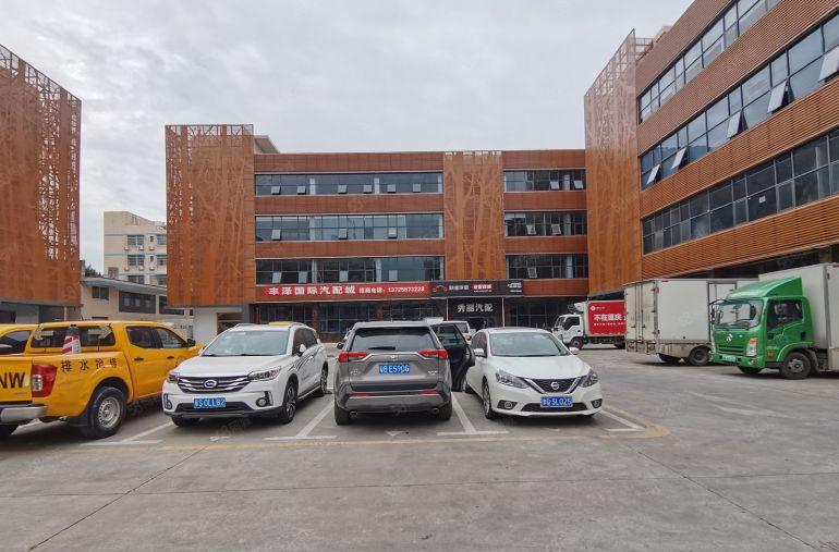 出租平湖富民工业区1200平标准厂房出租仓库招租500