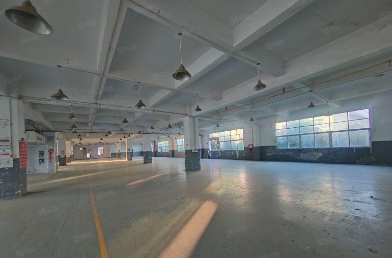 龙岗平湖单层2000平方标准厂房1000平方可分租带宿舍楼