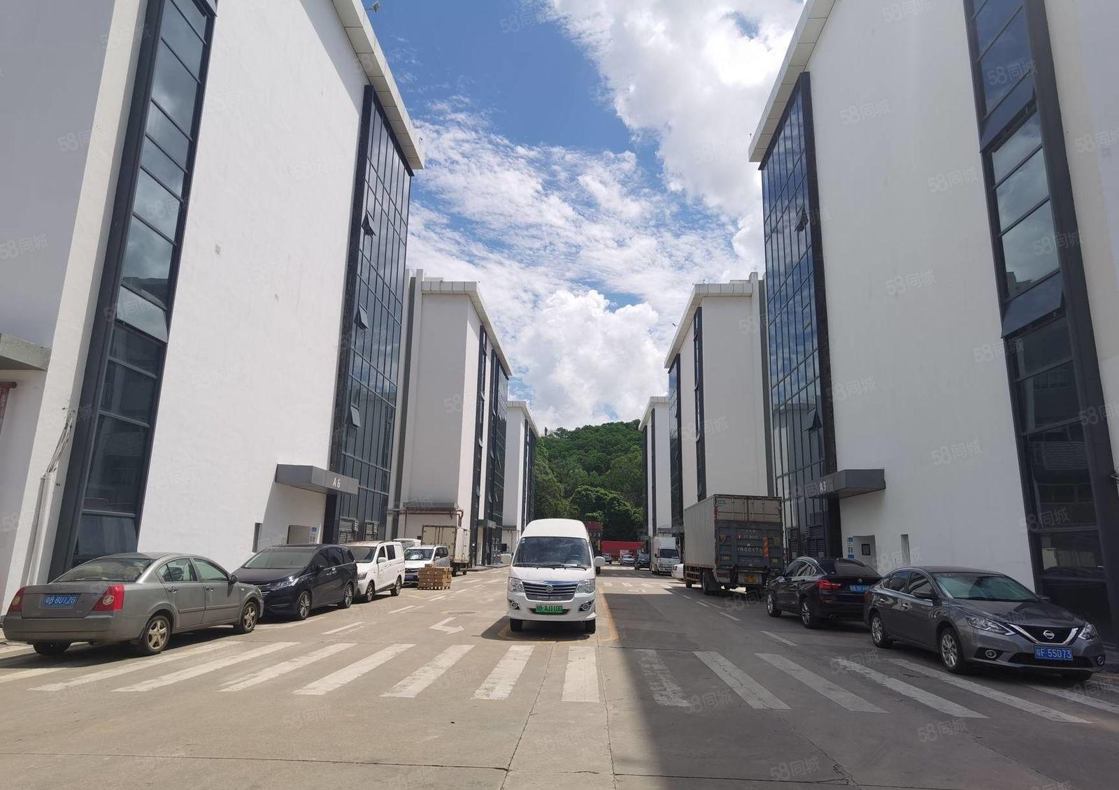 宝龙工业区新空出2楼1000平方带精装修前台和办公室厂房出租