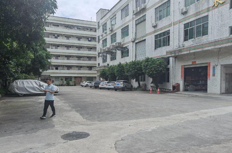 平湖新出带现成装修二楼1580平方厂房仓库出租可分租交通方便