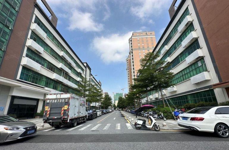 坂田岗头地铁站一楼和二楼单层面积3500平精装修红本厂房出租