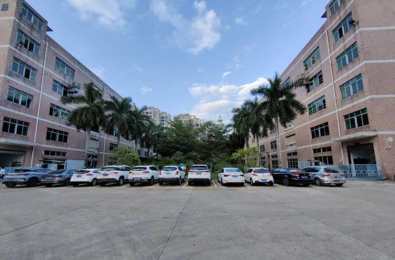 龙岗爱联原房东楼上1500平厂房出租现成装修全新地坪漆