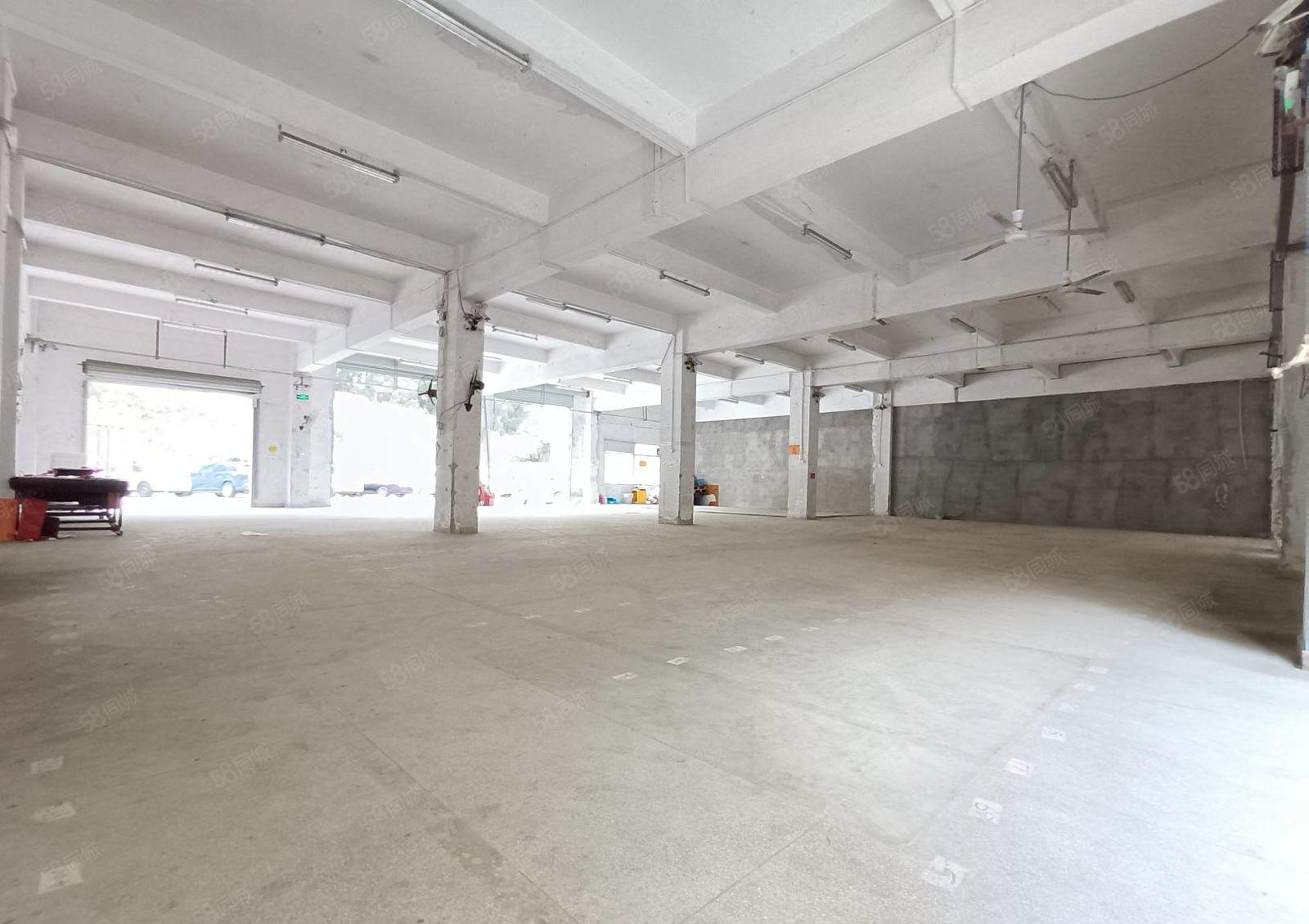 龙岗南联一楼900平厂房出租，园区空地大交通便利可进大车！