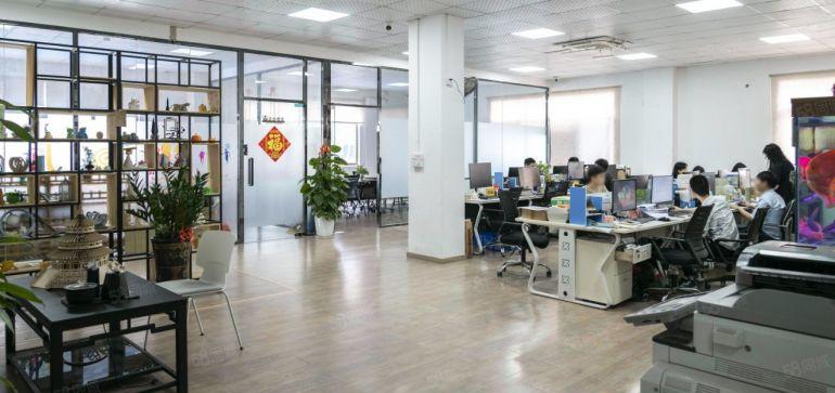 横岗六约地铁站附近电商园2楼300平方精装修办公室厂房可分租