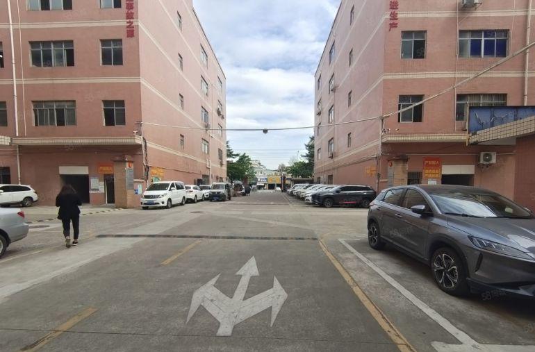 龙岗爱联地铁站楼上新出500平方带办公室厂房仓库出租