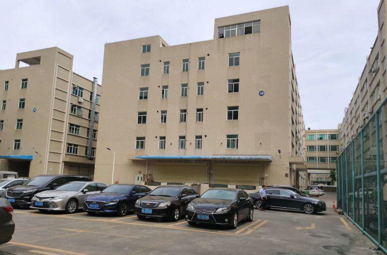 交通便利平湖华南城地铁口附近厂房一楼仓库出租转租形象好