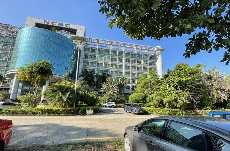 原房东！龙岗宝龙地铁口大型科技园8万平方带红本厂房出租可分租