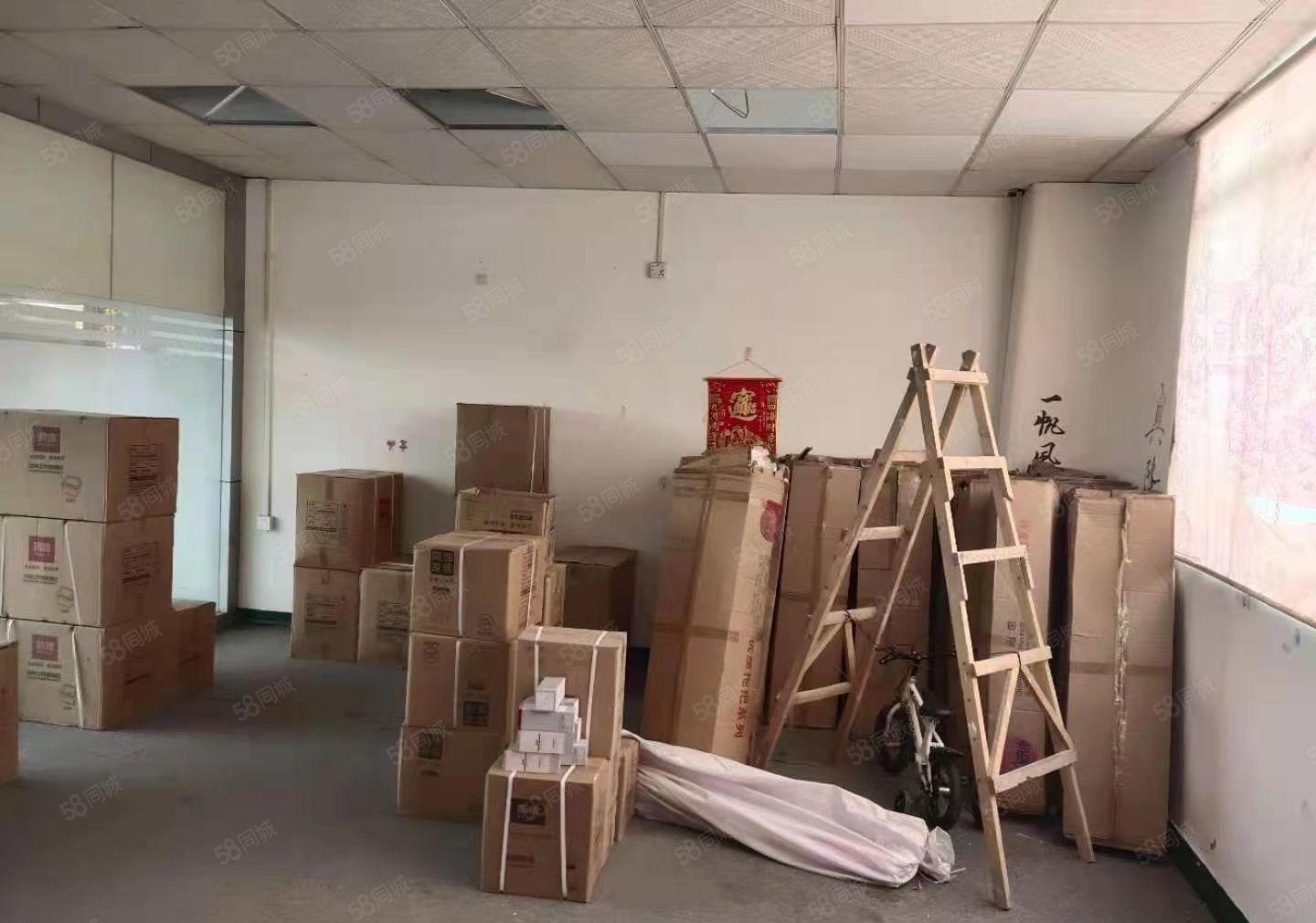 龙东新出 楼上带电梯装修 400平米出租