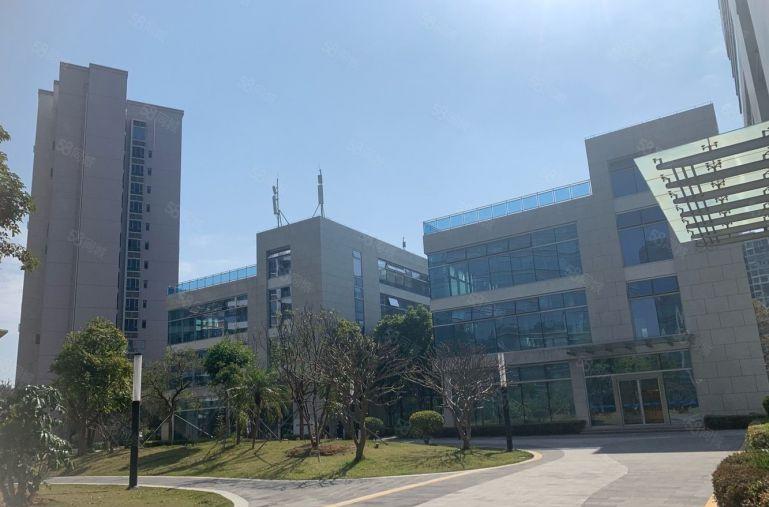 坂田地铁口空出全新三层小独栋，单层面积700平方，可生产！