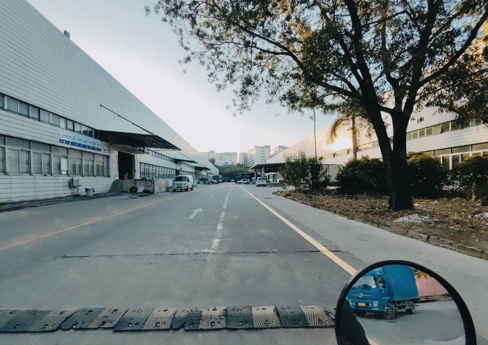 深圳坂田杨美地铁站附近一楼600平报价30园区空地大车可调头