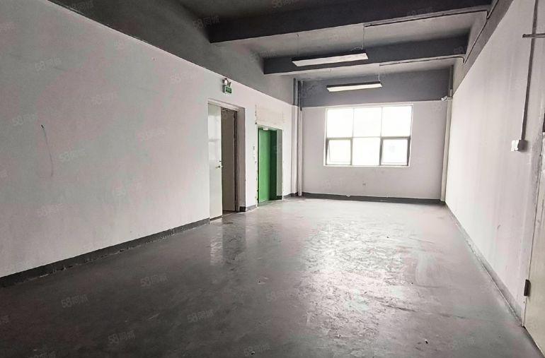 龙岗地铁口独立园区100平起租   整层面积1157平