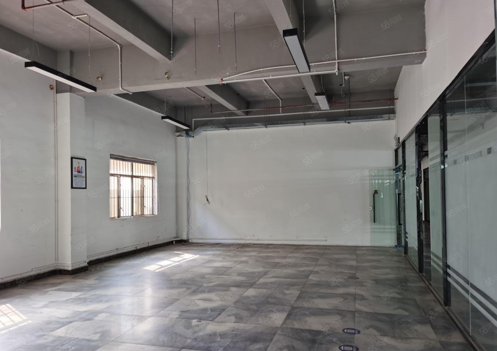 塘坑六约双地铁口新车厂房，超大空地，200平起租