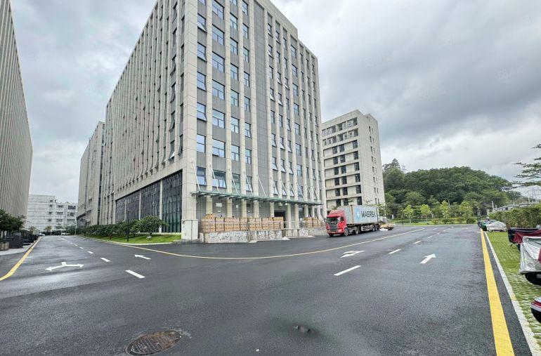 龙岗区坪地低碳城大型工业园区招租，500平起租，租金便宜