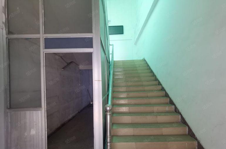 永湖地铁站原房东3280平厂房，层高6米，带精装修办公室！