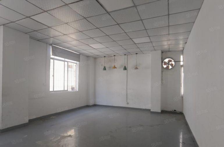 年底低价1800平红本厂房仓库出租大运爱联地铁口带装修可分租