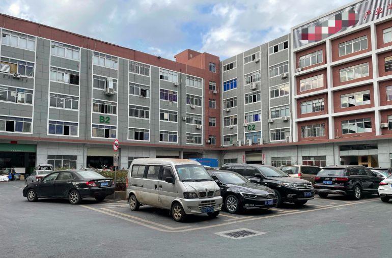 坪地中心村原房东工业区新空出一楼300平方带行车厂房出租