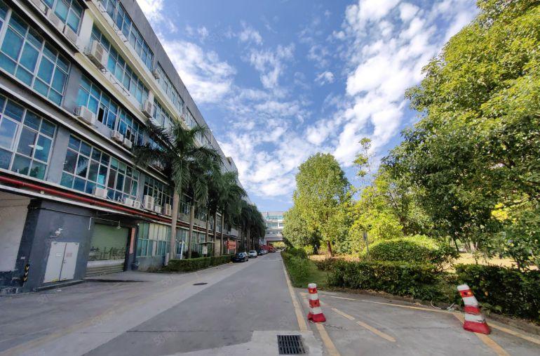 龙岗同乐地铁站大型科技园楼上1000平带装修办公仓库厂房出租
