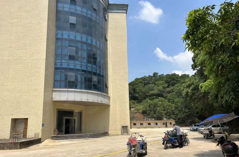 龙岗红本独院合同10年超大空地10500平方厂房仓库低价出租