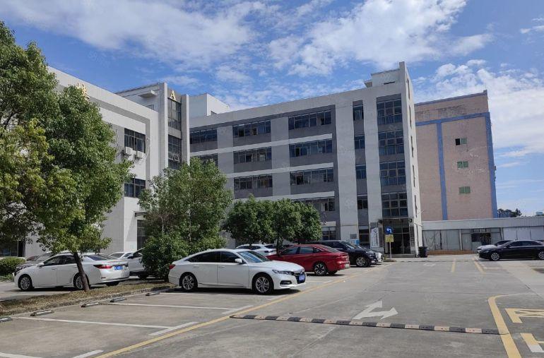 龙岗爱联地铁口楼上500平精装修办公室水电齐全厂房出租