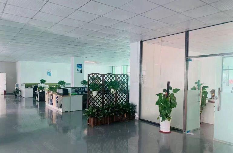 平湖华南城附近二楼带精装修1000平方厂房招租