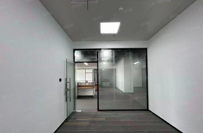 龙岗地铁口230平精美装修办公室共4个房间办公家具免费送