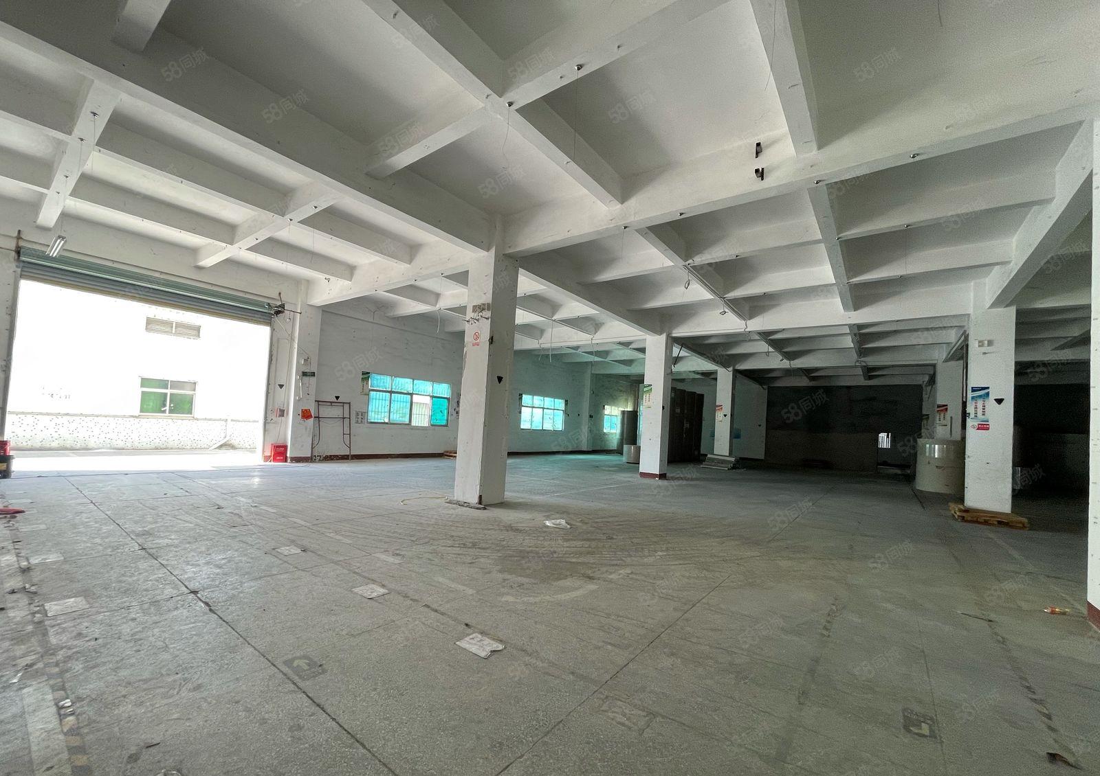 坂田雪象地铁口一楼1500平，层高5.8米，7成使用率