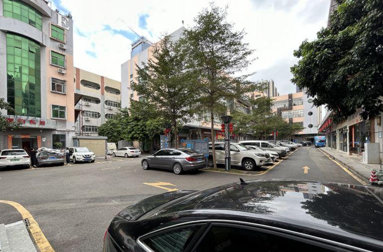 龙岗坂田杨美地铁口电商园楼上300平带3间办公室厂房出租