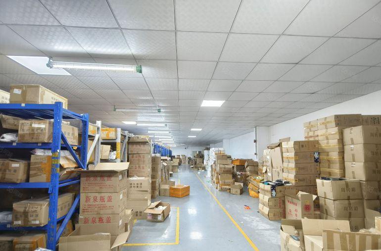 龙岗爱联地铁旁厂房出租2000平方500平起分带装修水电齐全