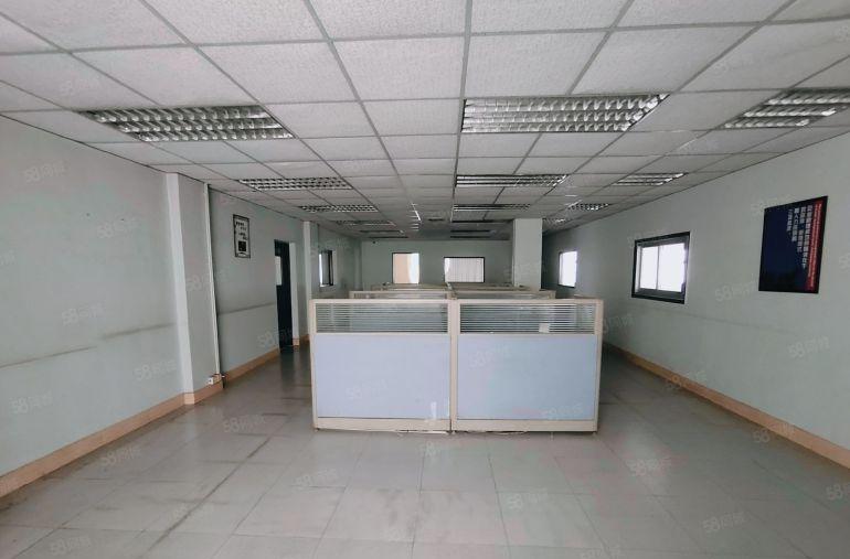 3百平起分租平湖工业园新出楼上1600平厂房仓库出租车位充足