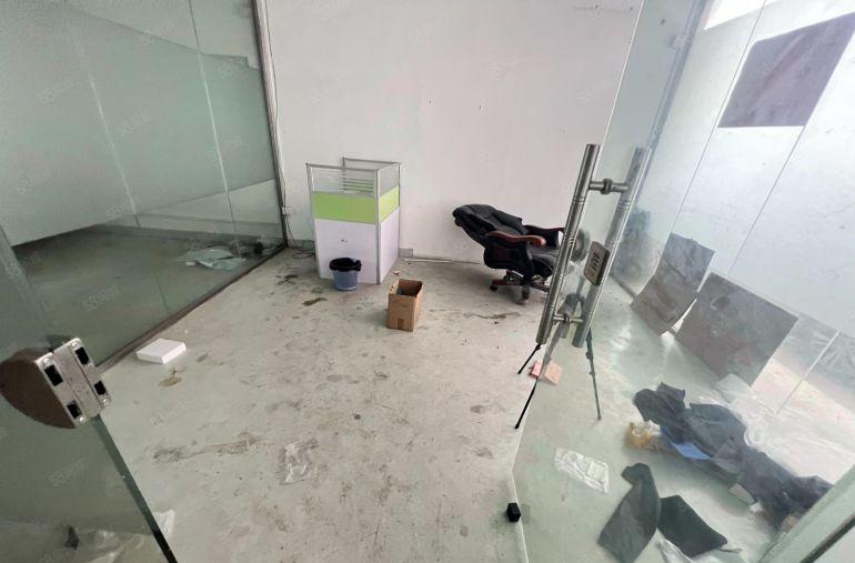 龙岗区坪地街道一楼300平带装修厂房实际面积低价出租带行车