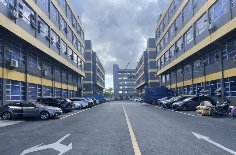 宝龙地铁口新出三楼1000平精装修厂房仓库低价出租可分租