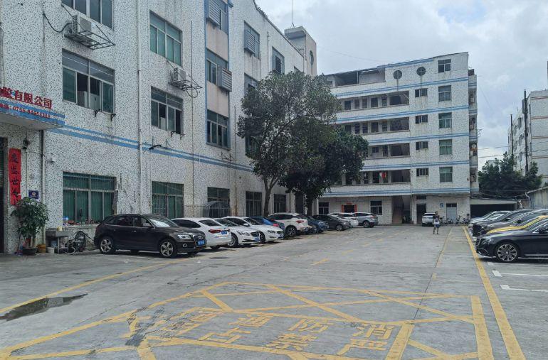 平湖独院新出一二楼3200平方厂房仓库出租可分租形象好交通好