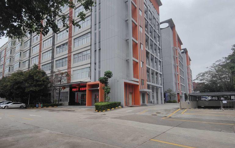 龙岗宝龙高新园区分租一二楼1500一层有地坪漆装修