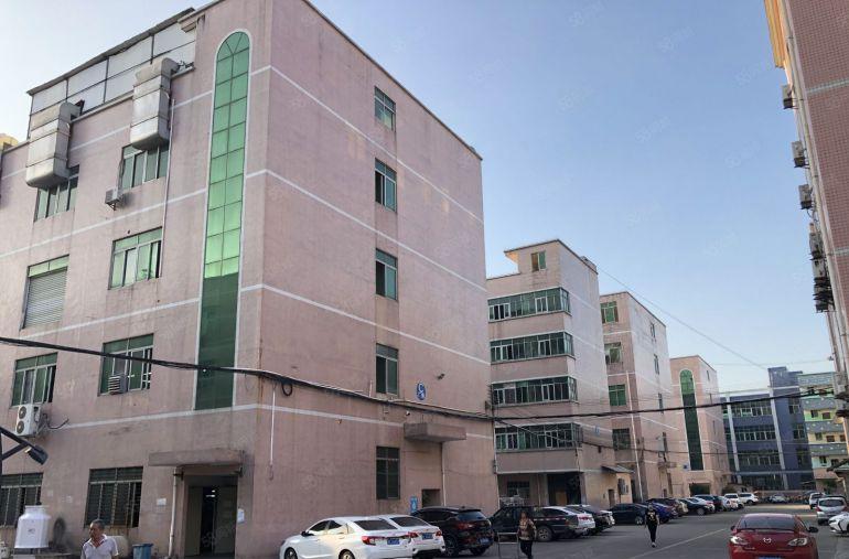 横岗荷坳地铁口工业园楼上300平精装办公室厂房低价出租好招工