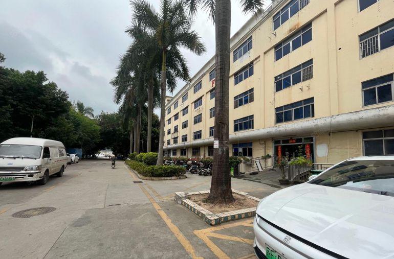 坂田五和地铁口原房东红本厂房700平方出租，拎包进驻！