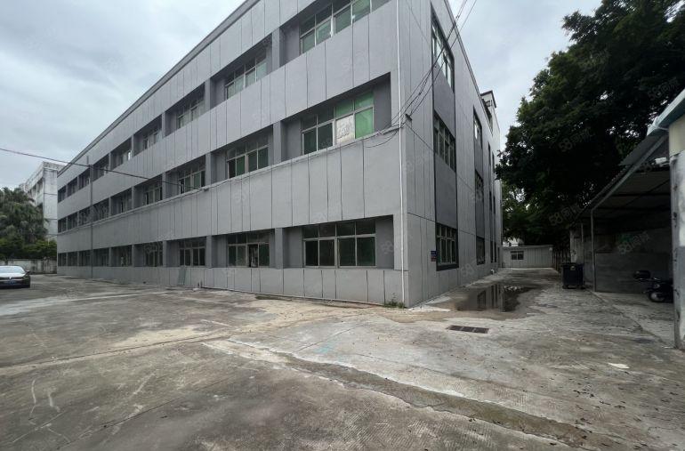 平湖辅城坳独院注塑厂房6300平方仓库出租空地大好招工翻新好