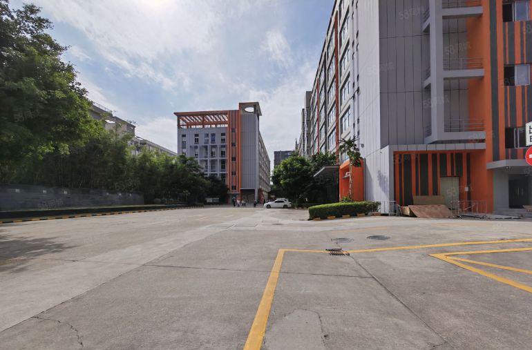 龙岗中心城新空出楼上1000平方精装修厂房仓库低价出租