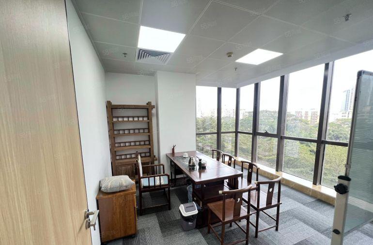 横岗六约地铁口260平精美装修办公室  3个房间格局