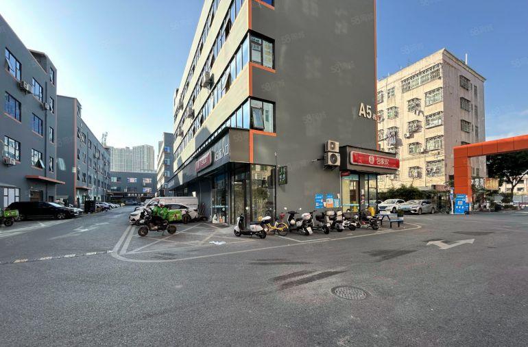 龙岗龙城广场地铁站旁电商园新出楼上300平带家私办公室出租