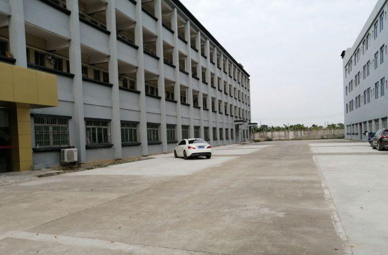 平湖辅城坳工业区500，5000平独门独院厂房仓库低价出租