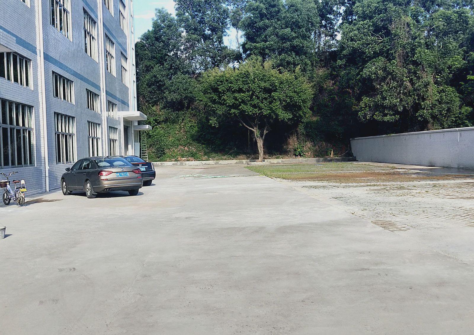 平湖辅城坳工业区新出一楼2500平方全新厂房招租