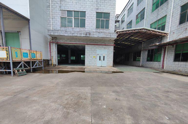 龙岗花园式独门独院4栋厂房2栋宿舍出租，可按层分租。