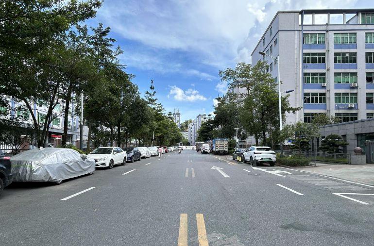 坂田上雪科技园新出楼上整层2000平带装修厂房出租 可分租