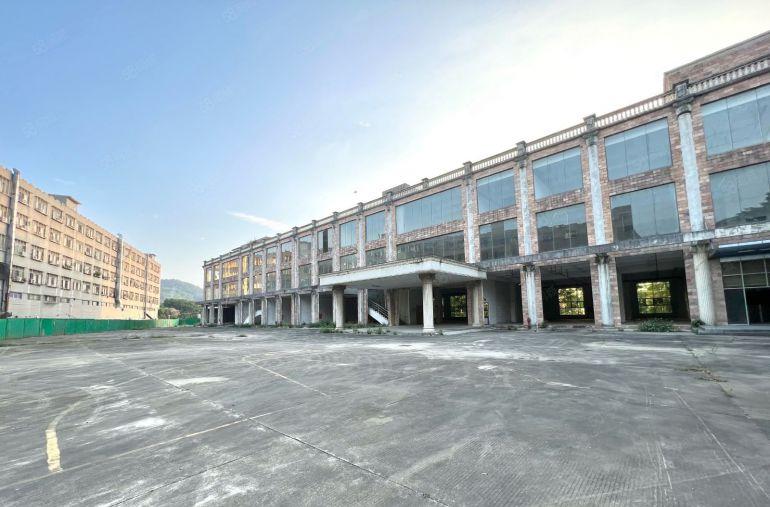 送空地8000平，坂田地铁站14200平，优先整租，不限行业