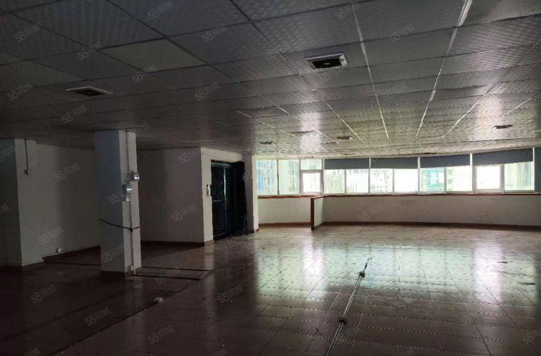 平湖辅城坳楼上500平，带办公室装修