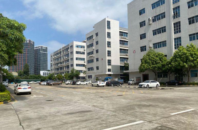 平湖华南城工业园单层2000平带装修红本厂房仓库出租可分租