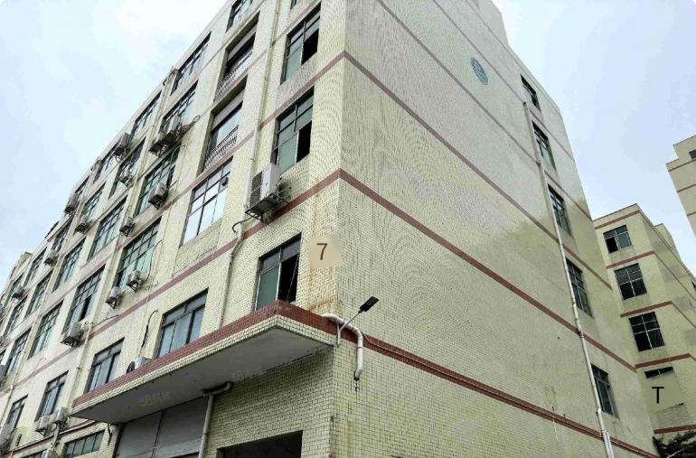 龙岗平湖楼上1000平厂房仓库出租精装修价格美丽停车位充足