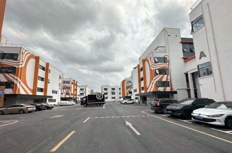 平湖禾花地铁口电商园区100平至2000平带装修厂房仓库出租