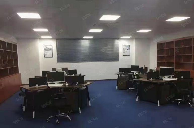 坂田楼上豪华装修一整层，无转让费，前台办公室应有尽有